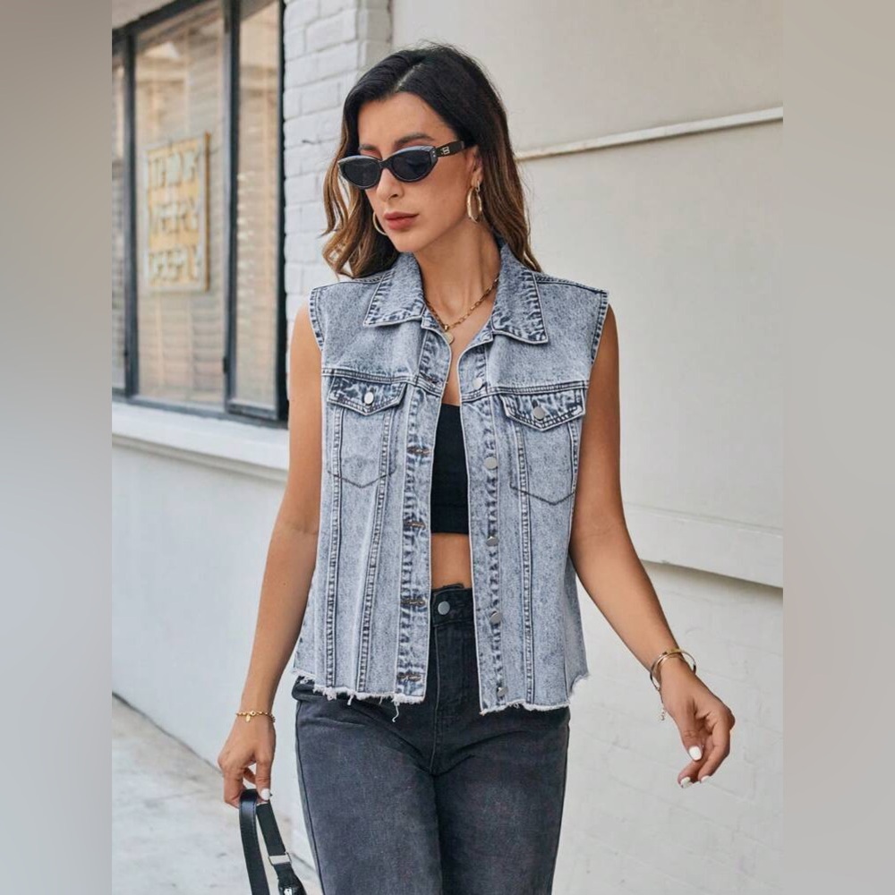 ❤️❤️Stylish Sleeveless Denim Vest size XL NWT❤️❤️